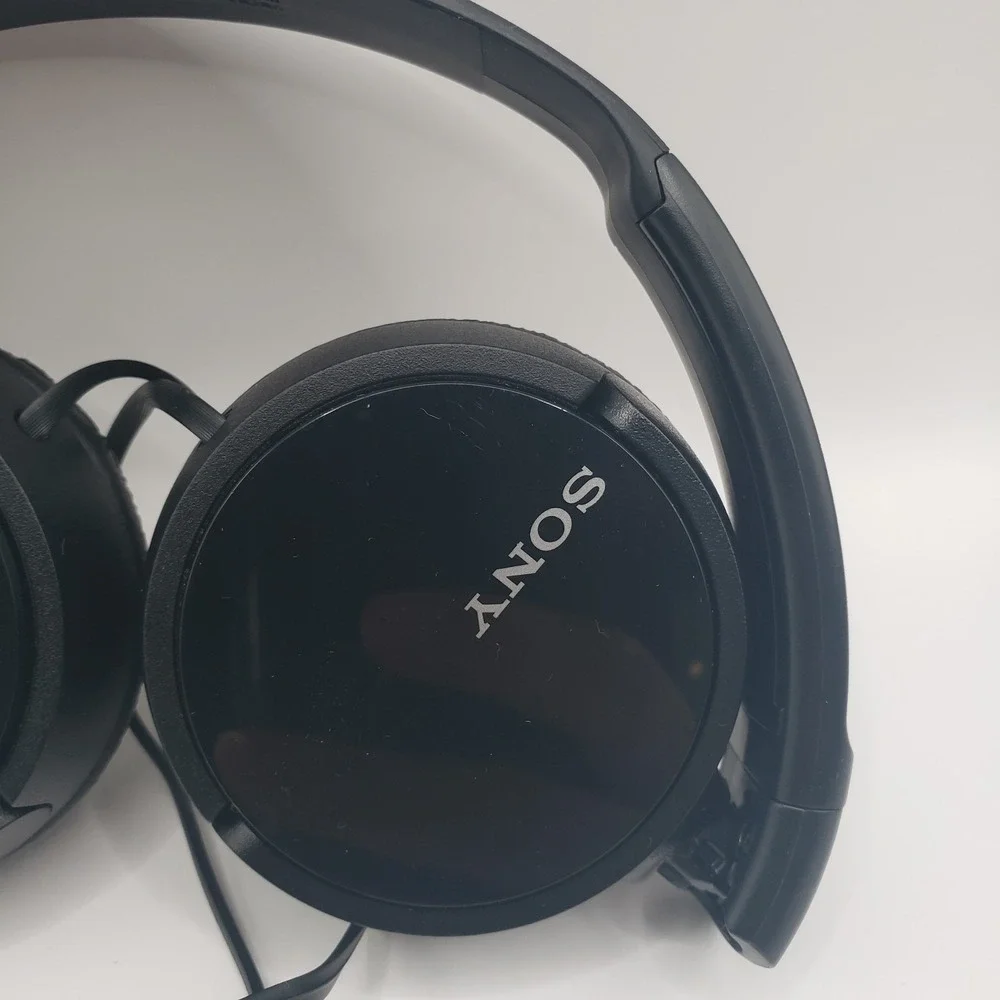 Sony MDR-ZX110 Noise Cancelling Headphones Color Black - Tested